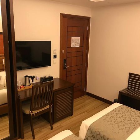 Osmium Hotel Hulhumale Exterior photo
